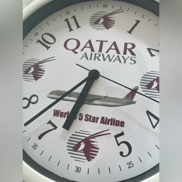 🇶🇦 Qatar Airways custom made Wall Clock 🕚 Like New! - Picture 8 of 9